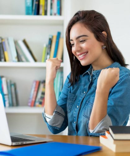 6 consejos esenciales para los estudiantes que toman cursos en línea este otoño